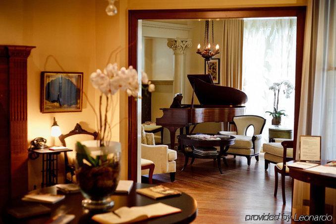 Stonehurst Place Hotel 4*