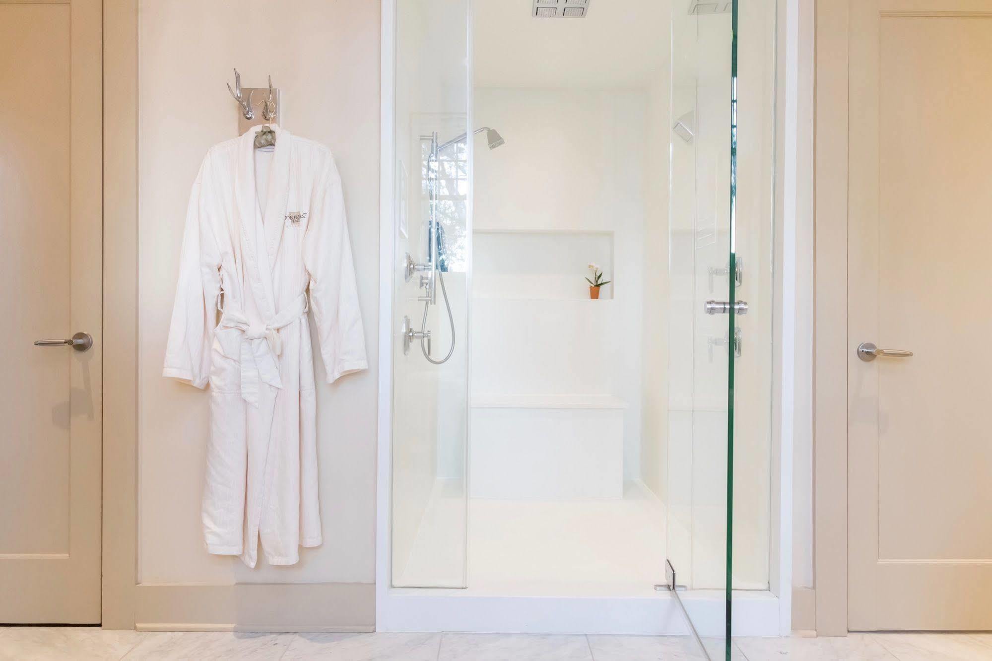 Stonehurst Place Hotel 4*